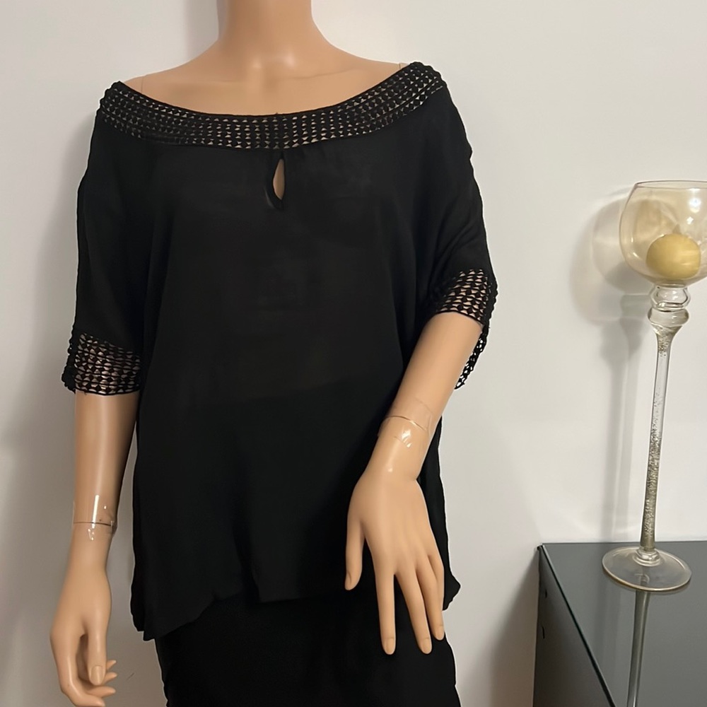 Maria Gabrielle Woman’s Black Tunic.